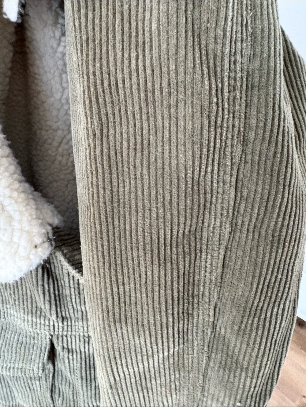 PacSun Olive Green Corduroy Jacket with Cream Sherpa Lining - Picture 4 of 5